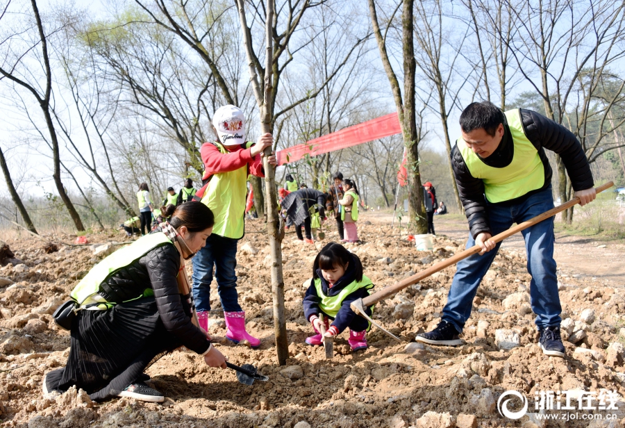 【國產超碰在線】假日前七天廣州在地消費完成364億元！廣州新年消費市場“火”出新高度